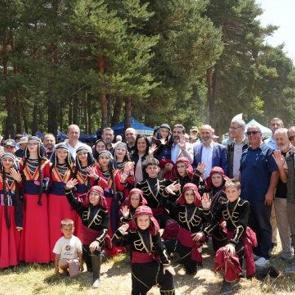 İznik'te maviyemiş coşkusu: Binlerce kişi Candarlı Mahallesi'nde buluştu