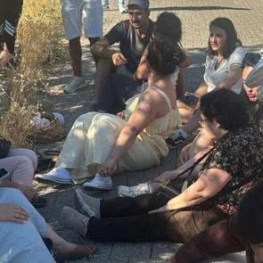 Kahta'da turistleri taşıyan minib&uuml;s devrildi: &Ccedil;ok sayıda yaralı var