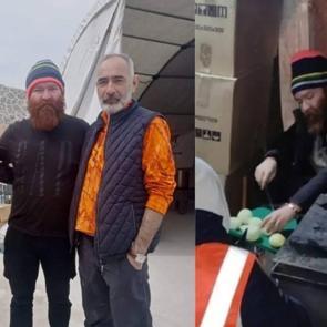 Merhum Eren Kaşık&ccedil;ı Hataylıları yalnız bırakmamıştı! Depremzedelere 3 &ouml;ğ&uuml;n yemek pişirmişti