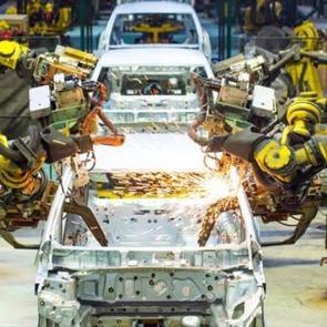 Otomotiv sekt&ouml;r&uuml;nde dengeler değişti! &Uuml;retim rotası tersine d&ouml;nd&uuml;: T&uuml;rkiye'yi de ilgilendiriyor