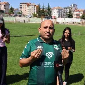 Şampiyonluk i&ccedil;in toplandılar! Amigonun ettiği dua g&uuml;l&uuml;msetti