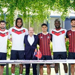 S&uuml;per Lig ekibinde yasak kalktı! 7 transfer birden a&ccedil;ıklandı