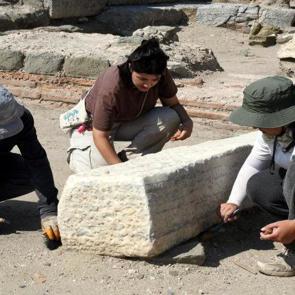 Trakya&rsquo;nın en b&uuml;y&uuml;ğ&uuml;: 5 bin yıllık Perinthos Antik Kenti&rsquo;nde tiyatro ortaya &ccedil;ıkarıldı
