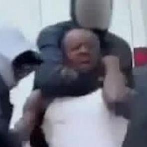 &Uuml;nl&uuml; futbolcu sokak ortasında silahla gasp edildi
