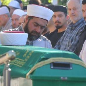 Vefat eden hafızın cenaze namazını imam olan babası kıldırdı