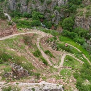 344 basamakla ulaşılan doğa harikası! Yery&uuml;z&uuml;n&uuml;n G&ouml;zyaşı turistleri mest ediyor