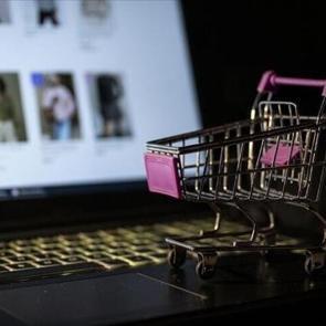 Yapay zek&acirc; T&uuml;rkiye'de hangi e-ticaret markalarını &ouml;neriyor?