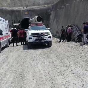 Adana&rsquo;da boru d&ouml;şeme &ccedil;alışmasında g&ouml;&ccedil;&uuml;k: 1 iş&ccedil;i hayatını kaybetti
