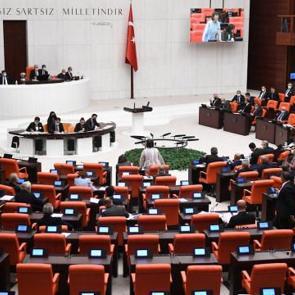 AK Parti'den muhalefete "&ccedil;er&ccedil;eve yasa" bilgilendirmesi