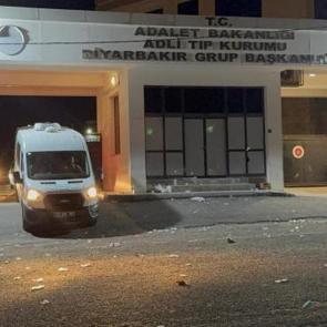 Arazi kavgasında ara&ccedil;taki 2 aylık gelin &ouml;ld&uuml;; 7 g&ouml;zaltı