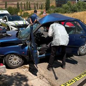 &Ccedil;&ouml;p kamyonuyla TIR&rsquo;ın &ccedil;arptığı otomobil, 76 metre s&uuml;r&uuml;klendi: 1 &ouml;l&uuml;, 1 ağır yaralı