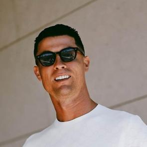 Cristiano Ronaldo milyon dolarlık garajını a&ccedil;tı! L&uuml;ks ara&ccedil; filosu yok artık dedirtti