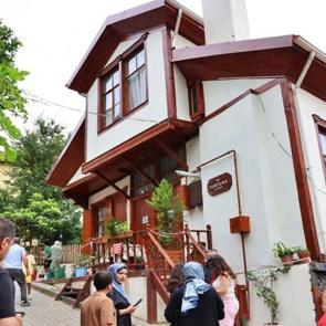 Furtuna Konağı&rsquo;na ziyaret&ccedil;i akını! Trabzon&rsquo;un cazibesi dizi ve filmler ile artıyor