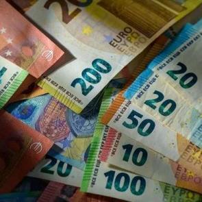 Komşu para birimini değiştirdi: Artık Euro kullanacaklar
