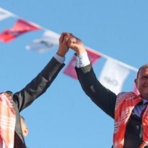 &Ouml;zdil&rsquo;den &Ouml;zel sihirli değnek yorumu: G&uuml;venlik g&ouml;revlisiydi belediye başkanı oldu