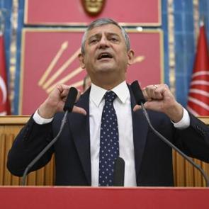 &Ouml;zg&uuml;r &Ouml;zel: 'Pişman olduğum tek aday' dedi Jet cevap: Beni havluyla mı yakalamış?