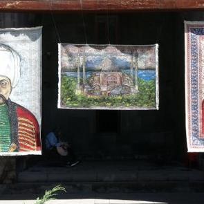 T&uuml;rkiye'de sayılı isimlerden biri! Erzurum'da T&uuml;rk kilimleri tuvale d&ouml;n&uuml;ş&uuml;yor
