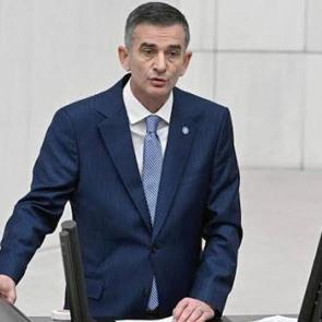 AK Parti ge&ccedil;eceği iddia edilen &Uuml;mit Dikbayır'dan a&ccedil;ıklama!