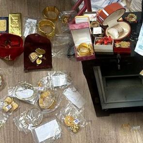 Alihan Kuriş'in evindeki &ccedil;elik kasadan servet &ccedil;ıktı! Gizli b&ouml;lmede yakalandı
