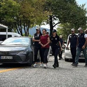 10 yıllık firarın beyni Ayşe Alanur Karatepe! Suikast&ccedil;i hain ile yazışmaları deşifre oldu