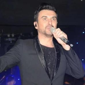 G&ouml;khan Tepe'nin kariyerinin 30. yıl konserinde duygusal anlar: Sen olmasaydın g&ouml;remezdim...