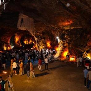 Iğdır&rsquo;da serinleten turizm rotası: Tuz Mağaraları 5 yılda 700 bin ziyaret&ccedil;iyi ağırladı