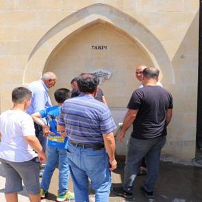 Kahramanmaraş&rsquo;ta cami avlusundaki şifalı suya yoğun ilgi: Tek bir kuralı var!