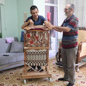 &Ouml;zel bakıma muhta&ccedil; evladına g&ouml;z&uuml; gibi bakan babanın s&ouml;zleri y&uuml;rekleri dağladı