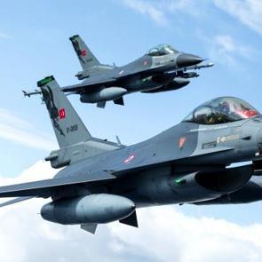 NATO hava sahasında bir ilk yaşandı! T&uuml;rk savaş u&ccedil;akları havalandı