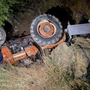 Osmaniye'de trakt&ouml;r dereye yuvarlandı: 2 &ouml;l&uuml;