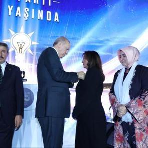 Son dakika: Tarihi t&ouml;rende tam 10 isim AK Parti'ye katıldı! Milletvekili sayısı ka&ccedil; oldu?