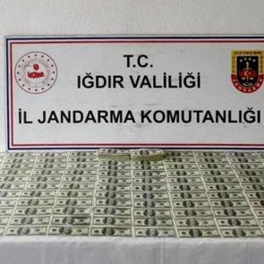 Iğdır'da 524 adet sahte 100 dolarlık banknot ele ge&ccedil;irildi
