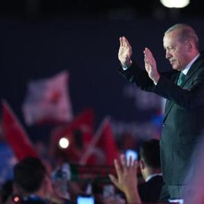 Asal Araştırma a&ccedil;ıkladı: Erdoğan zirvede