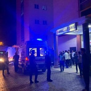 Hakkari'de d&uuml;ğ&uuml;n &ouml;ncesi kan aktı! Damat ve 2 yakını saldırıya uğradı 