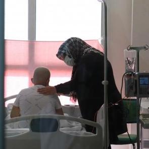 L&ouml;semi hastası oğluyla hastane odasında 9 aylık yaşam n&ouml;beti