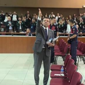Mahkeme salonunda ıslah polemiği: İmamoğlu mahkemede somut kanıt sunmak yerine dua ediyor