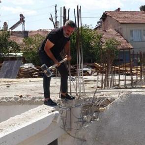 Malatya'da m&uuml;teahhit 105 dairelik inşaatını ihbar etti! Yıkım kararı &ccedil;ıktı