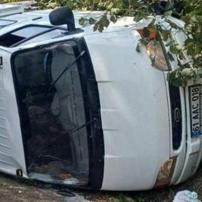 Giresun'da fındık iş&ccedil;ilerini taşıyan kamyonet devrildi! &Ccedil;ok sayıda yaralı var