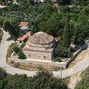 Antalya&rsquo;daki Ağalar Camii, Latince yazılı taşlarıyla ilgi &ccedil;ekiyor