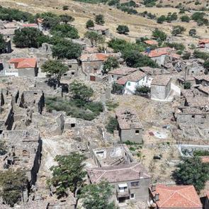 Bir zamanların g&ouml;zdesiydi! G&ouml;k&ccedil;eada&rsquo;nın 250 yıllık hayalet k&ouml;y&uuml;