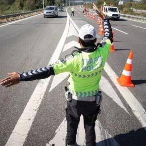 Bug&uuml;n hangi yollar kapalı? 30 Ağustos İstanbul'da kapalı olan yollar ve alternatif g&uuml;zergahlar!