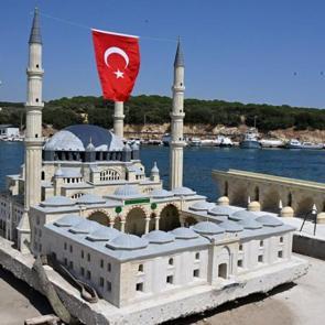 Deniz altındaki Edirne b&uuml;y&uuml;yor: Saroz K&ouml;rfezi yapay resiflerle zenginleşiyor