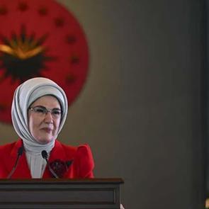 Emine Erdoğan&rsquo;dan 30 Ağustos mesajı: Aziz şehitlerimizi rahmetle anıyorum