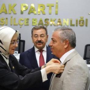 G&ouml;lbaşı'nda 6 meclis &uuml;yesi CHP'den istifa ederek AK Parti'ye ge&ccedil;ti!