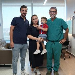 2 yaşındaki Aras'ın nefes alma m&uuml;cadelesi! Soluk borusu genişletildi