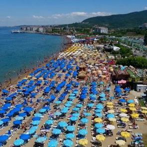 N&uuml;fusu hafta sonu 10 katına &ccedil;ıkıyor! Yalova&rsquo;nın &uuml;nl&uuml; il&ccedil;esine tatilciler akın ediyor