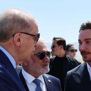 Sinan Ak&ccedil;ıl, Erdoğan&rsquo;la tokalaştığı anları paylaştı: "&Ouml;mr&uuml;mden yılları veririm"