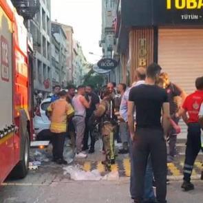 Bakırk&ouml;y'de 6 katlı otelde yangın! &Ccedil;ok sayıda yaralı var