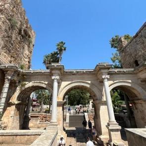 Antalya&rsquo;nın en &ccedil;ok ziyaret edilen yerlerinden: Kalei&ccedil;i turistleri hayran bırakıyor