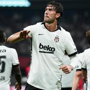 Vlahovic'ten hat-trick! 8 goll&uuml; ma&ccedil;ta Kartal'dan rakiplerine g&ouml;zdağı
